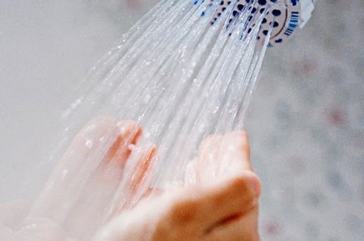 3 điều kiêng kỵ khi tắm thậm chí gây tử vong đột ngột mà ai cũng nên biết để tránh - Ảnh 1