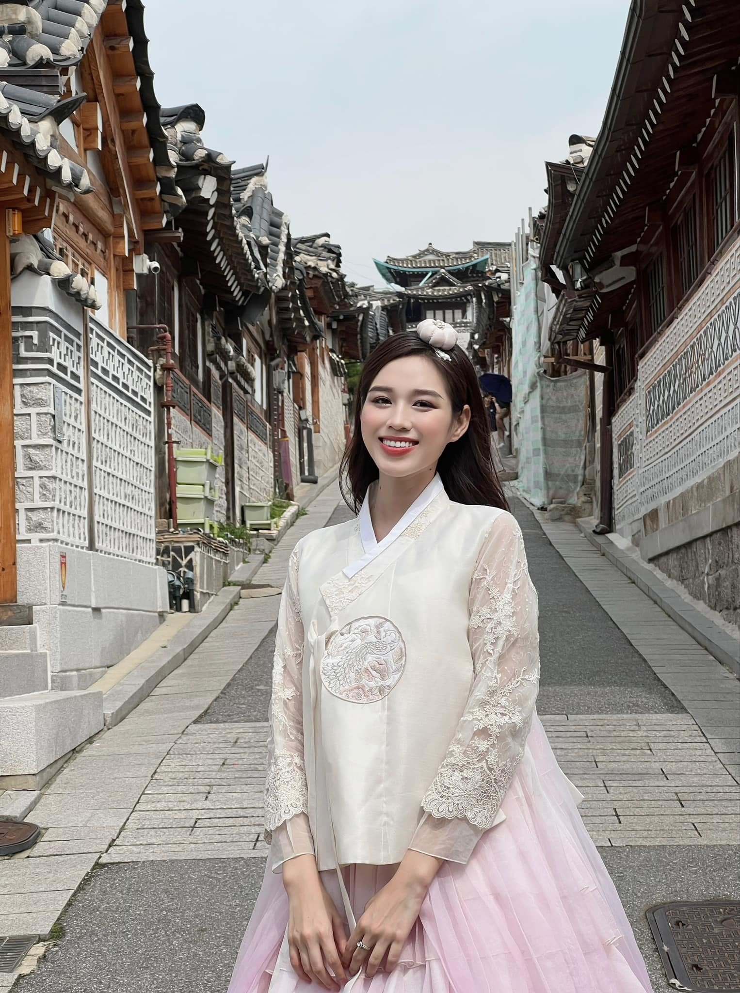 Đỗ Hà diện hanbok Hàn Quốc khiến dân tình xuýt xao - Ảnh 1