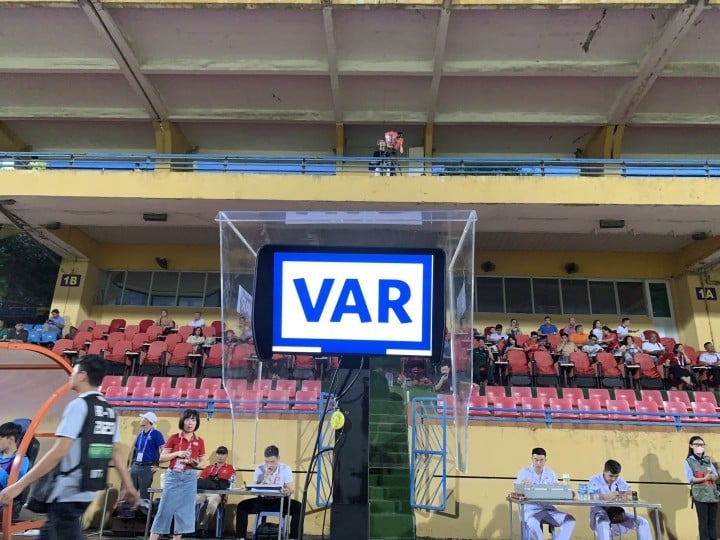 V-League 2023: Danh tính tổ trọng tài VAR ở trận Hà Nội FC đấu Hải Phòng - Ảnh 1