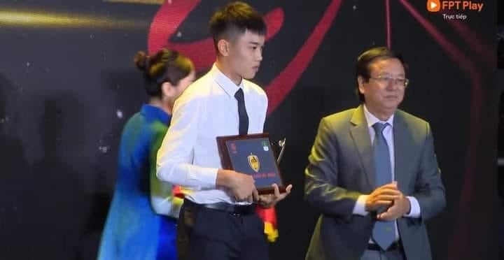 Cầu thủ xuất sắc nhất giải hạng Nhất Quốc gia: Nguyễn Đình Bắc (Quảng Nam)