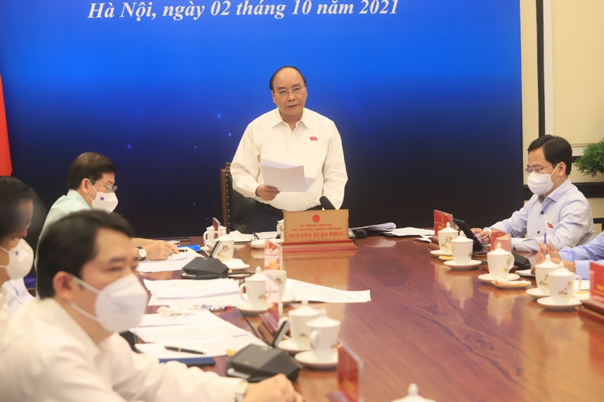 Chủ tịch nước Nguyễn Xuân Phúc cùng các đại biểu TP.HCM tiếp xúc cử tri doanh nghiệp theo hình thức trực tuyến, trước thềm kỳ họp thứ 2 Quốc hội khóa XV. Ảnh: Zing.vn