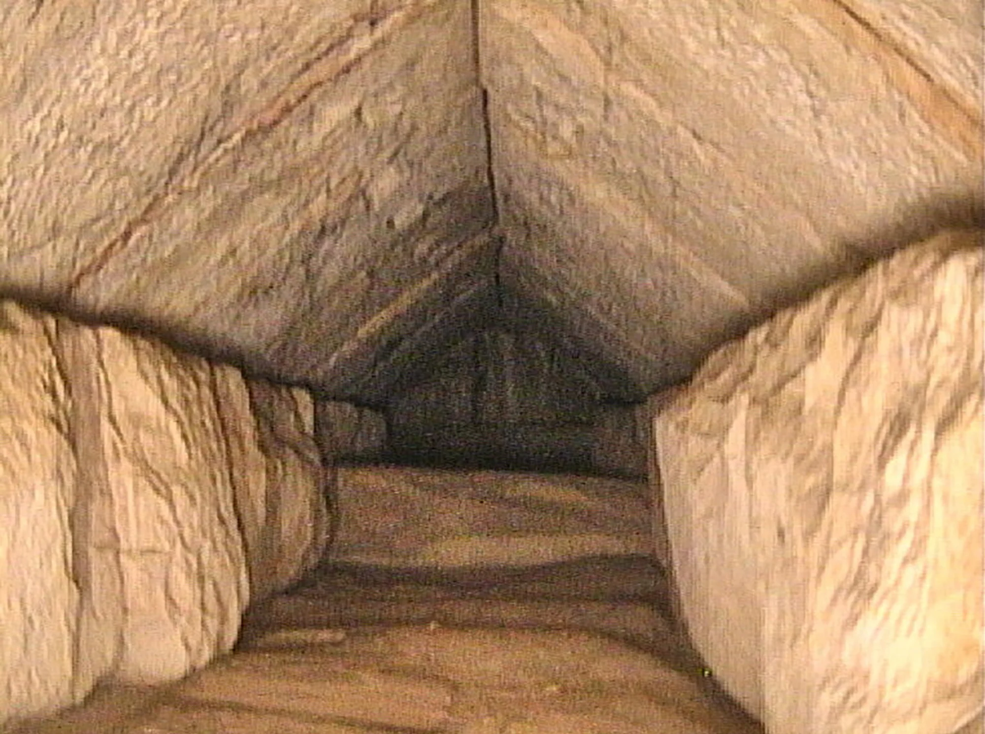 Đường hầm bí ẩn nằm trong trong Đại kim tự tháp Giza