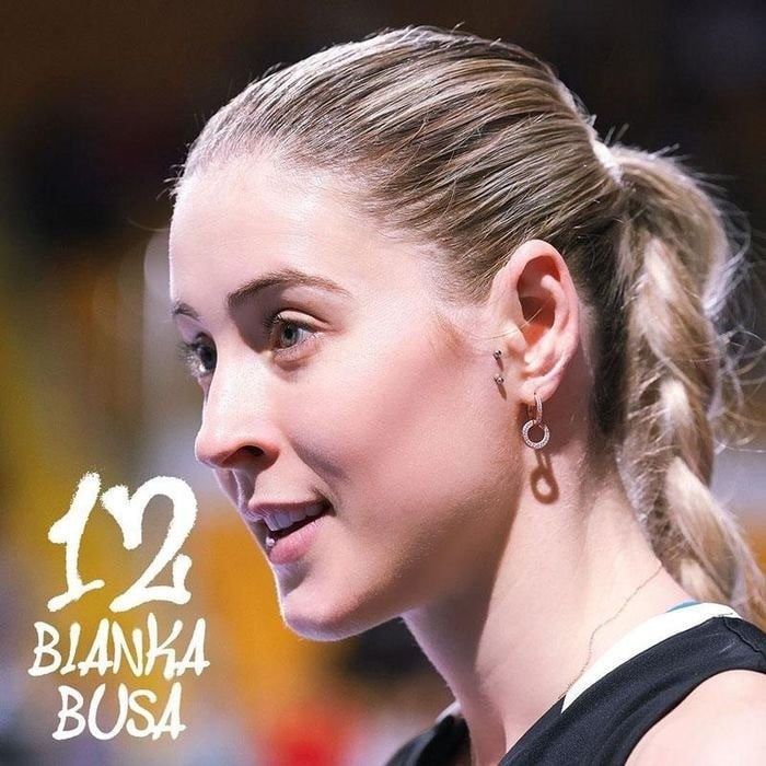 Bianka Busa (SN 1994) tại Serbia, cô sở hữu chiều cao 1m87, sức bật đà lên đến 3,12 m, tầm chắn 3m cùng nhan sắc gây thương nhớ