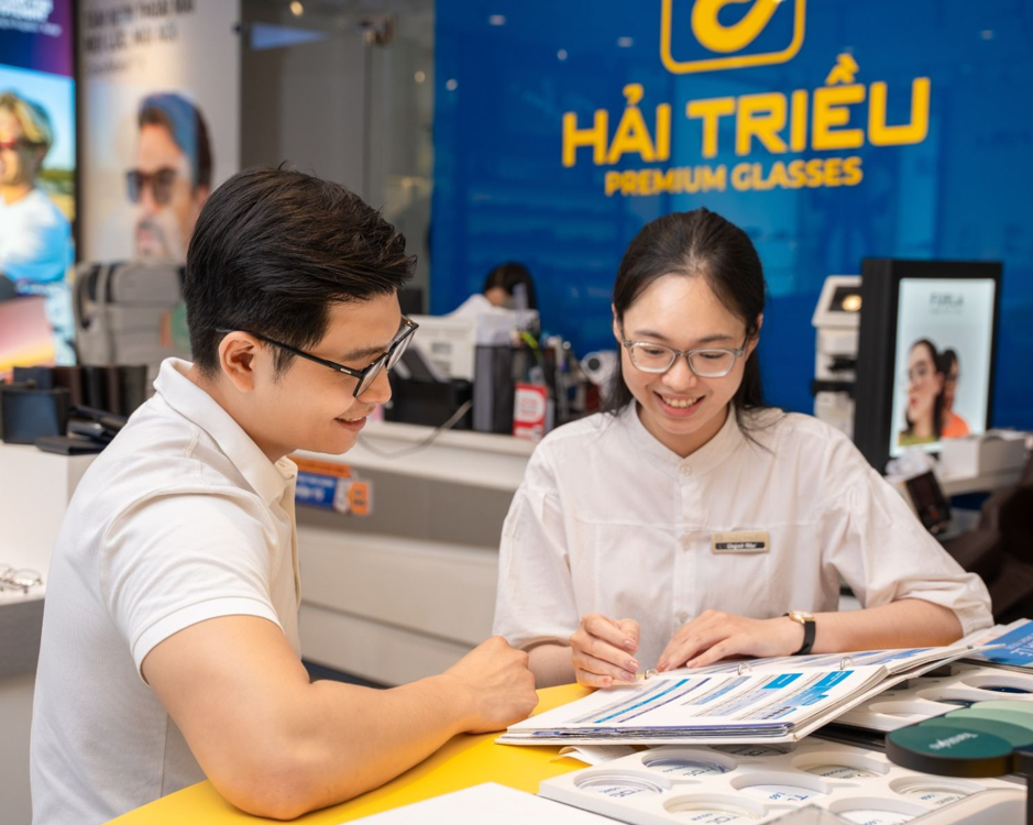 Trải nghiệm mua mắt kính cao cấp tại Kính Hải Triều: An tâm 100% - Ảnh 1